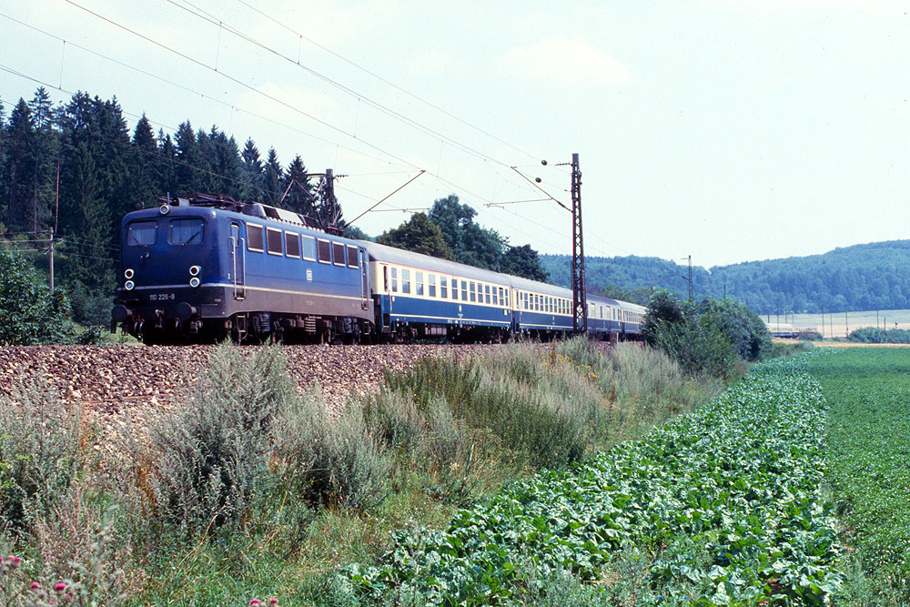 https://www.eisenbahnfotograf.de/datei/August 1986/1420143 DB 110226 Urspring 2.8.86.jpg